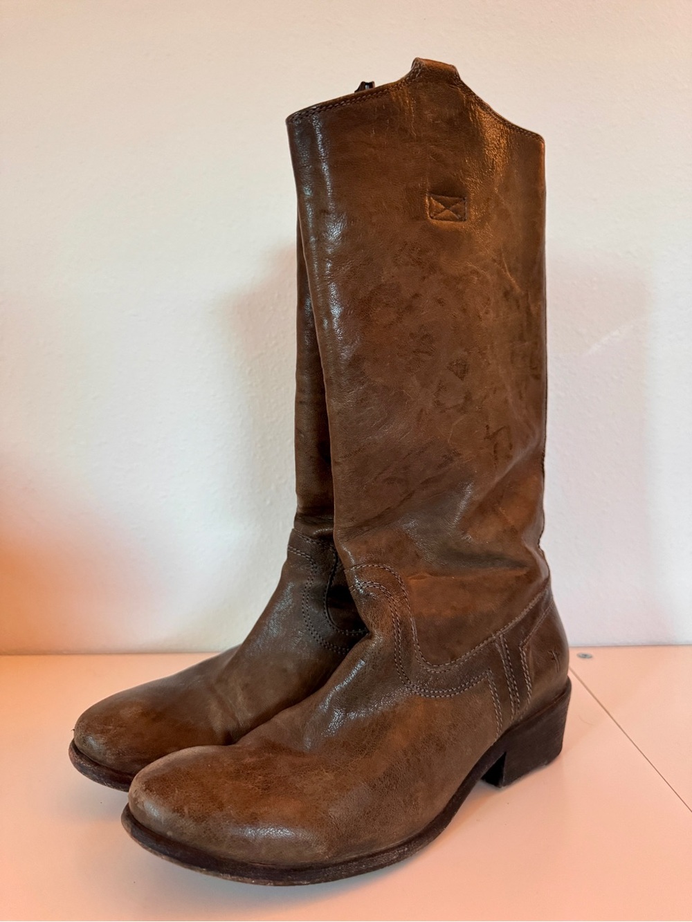 Frye Women’s Gray Carson Boot (7B)